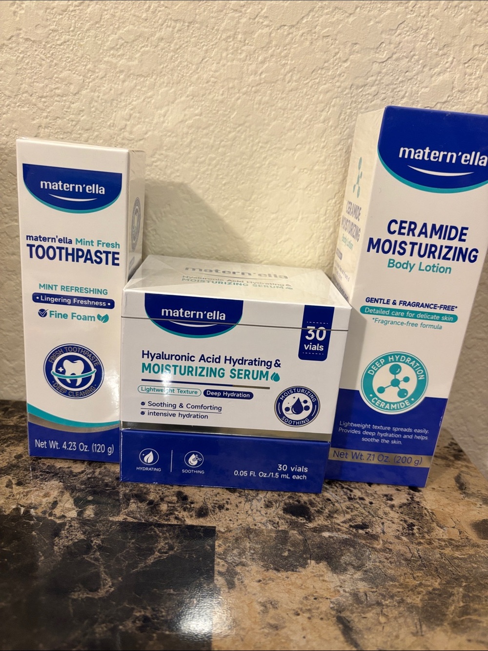 Hyaluronic Acid Hydrating & Moisturizing Serum and toothpaste - White/Blue